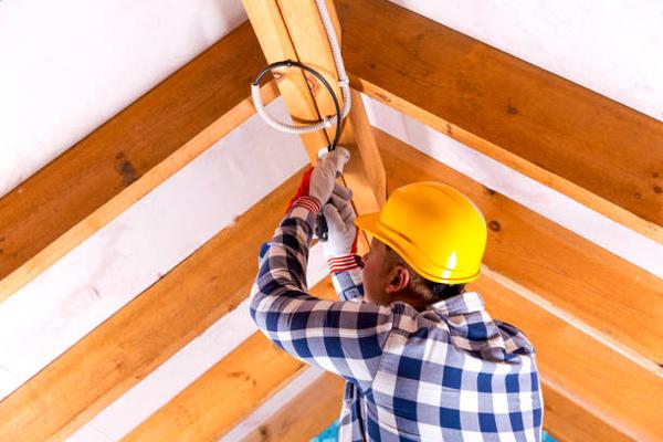 How to Avoid Common Mistakes When Hiring a Roofing Contractor