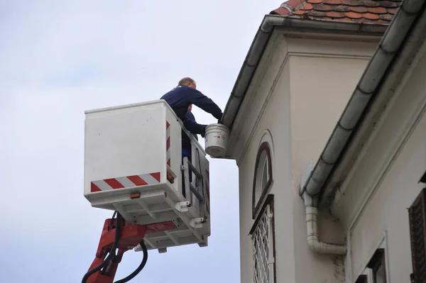 Gutter Cleaning Service: A Simple Way to Protect Your Roof